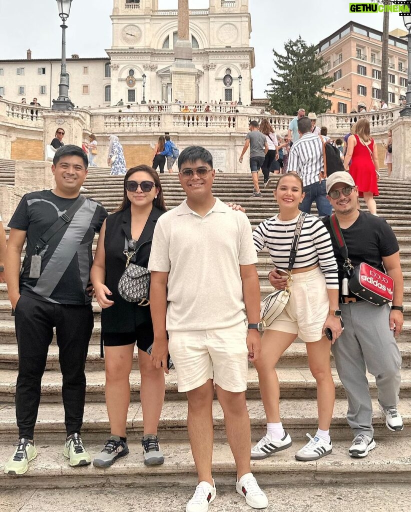 Isabel Oli Instagram - Ano kaya yung pinagusapan natin dito???! 🤣 #TeamTermini #TravelWithThePratties #Rome Rome, Italy