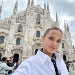 Isabel Oli Instagram - Can't believe we are in front of the second-largest cathedral in Italy and the fifth-largest in the world! What a masterpiece 🤩 #TravelWithThePratties #Milan #Duomo Milan, Italy