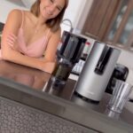 Isabel Oli Instagram - I love sipping fresh juice and I do it almost everyday because, well, I have to be healthy. Just think of how thrilled I am to have this new juicer in my hands🤩🤩🤩 @huromph Manila, Philippines