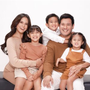 Isabel Oli Instagram - We feel safe and secure here at @novodentalph🦷 The warm and accommodating staff make us feel at home, and the highly experienced dentists always know exactly what to treat for any dental health issues we may have. 👨‍👩‍👧‍👦

#BetterSmileswithNovodental
