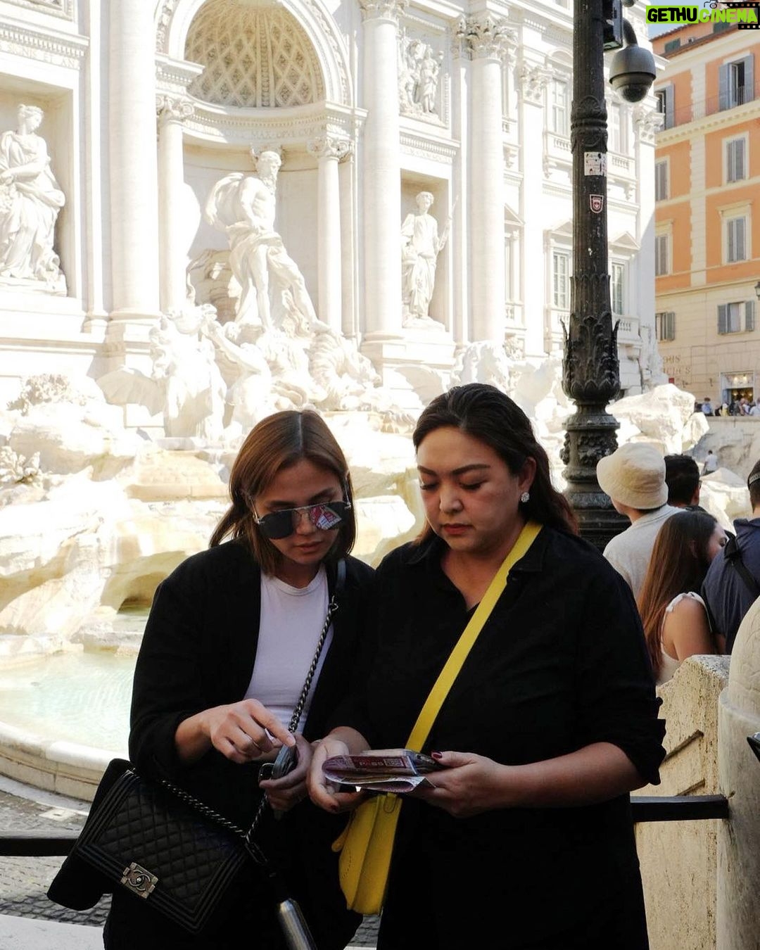 Isabel Oli Instagram - A crazy idea turned into a reality ✈️ I feel incredibly blessed to be spending this time with my Cuffy and our dearest friends, whom we already think of as family🤍 #TravelWithThePratties #Rome Rome, Italy