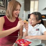 Isabel Oli Instagram - It’s back to school for my @FeatherPrats . This school year, my daughter will finally be attending classes full-onsite. Here's a sneak peek at what we've prepared for her first day. Syempre I packed her favorite snacks, Tiger Biscuits!!! I remember when I first saw this in the supermarket, it definitely caught my attention right away cos it is packed with the goodness of wheat and milk. And that's exactly what I want for in kid-friendly snacks - perfect talaga pang baon, available in Vanilla and Chocolate flavors! Sigurado na may #LakasSigla siya ngayong balik-eskwela. Available in supermarkets near you and online stores🤍 #TigerBiscuits #LakasSigla Manila, Philippines