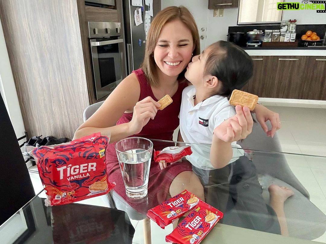 Isabel Oli Instagram - It’s back to school for my @FeatherPrats . This school year, my daughter will finally be attending classes full-onsite. Here's a sneak peek at what we've prepared for her first day. Syempre I packed her favorite snacks, Tiger Biscuits!!! I remember when I first saw this in the supermarket, it definitely caught my attention right away cos it is packed with the goodness of wheat and milk. And that's exactly what I want for in kid-friendly snacks - perfect talaga pang baon, available in Vanilla and Chocolate flavors! Sigurado na may #LakasSigla siya ngayong balik-eskwela. Available in supermarkets near you and online stores🤍 #TigerBiscuits #LakasSigla Manila, Philippines