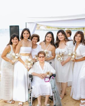 Isabel Oli Instagram - Team bride 👰‍♀️ 

Venue: @savoyboracay 
Photo: @niceprintphoto Local Boracay Team
Coordination: @ronaldsoncioevents
Florist: @das_creations_byswirly 
Hair and makeup: @metroglam_studio_boracay