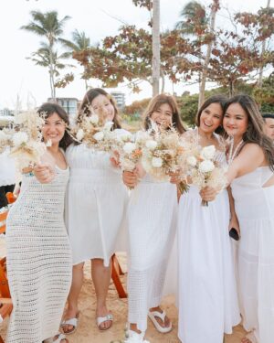 Isabel Oli Instagram - Team bride 👰‍♀️ 

Venue: @savoyboracay 
Photo: @niceprintphoto Local Boracay Team
Coordination: @ronaldsoncioevents
Florist: @das_creations_byswirly 
Hair and makeup: @metroglam_studio_boracay