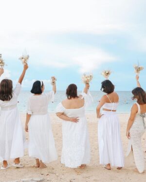 Isabel Oli Instagram - Team bride 👰‍♀️ 

Venue: @savoyboracay 
Photo: @niceprintphoto Local Boracay Team
Coordination: @ronaldsoncioevents
Florist: @das_creations_byswirly 
Hair and makeup: @metroglam_studio_boracay