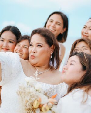 Isabel Oli Instagram - Team bride 👰‍♀️ 

Venue: @savoyboracay 
Photo: @niceprintphoto Local Boracay Team
Coordination: @ronaldsoncioevents
Florist: @das_creations_byswirly 
Hair and makeup: @metroglam_studio_boracay
