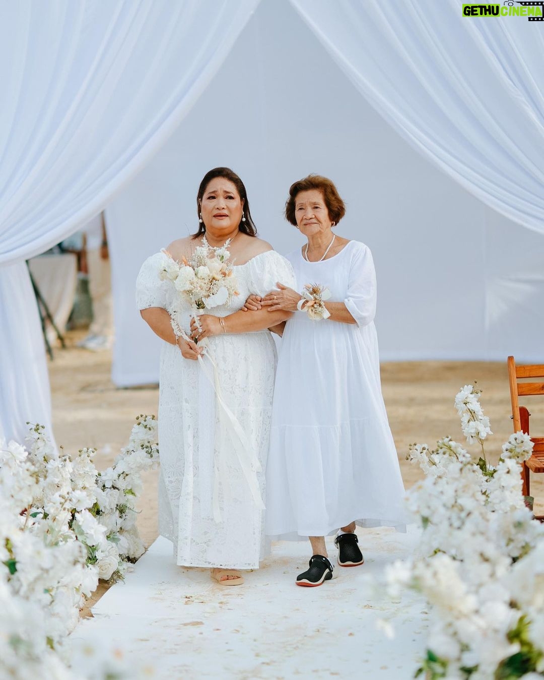 Isabel Oli Instagram - It was really unforgettable to see my in-laws' surprise vow renewal and 40th wedding anniversary🤩 Sharing a handful of images from a day that will always hold special meaning for us🤍 Venue: @savoyboracay Photo: @niceprintphoto Local Boracay Team Coordination: @ronaldsoncioevents Florist: @das_creations_byswirly Hair and makeup: @metroglam_studio_boracay Savoy Hotel Manila
