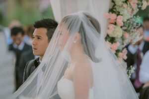 Isabel Oli Instagram - 8 years ago… 🤵‍♂️👰‍♀️💍 

#DynamiteWedding #WeAreThePratties 
#5.16.2015 

📷 @saltandbleachit 
Venue: @nayomiresort