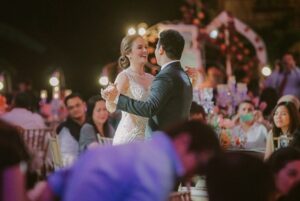 Isabel Oli Instagram - 8 years ago… 🤵‍♂️👰‍♀️💍 

#DynamiteWedding #WeAreThePratties 
#5.16.2015 

📷 @saltandbleachit 
Venue: @nayomiresort