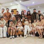 Isabel Oli Instagram – Sumisikip na po! I believe we should take a panoramic shot for Christmas next year. The kids are growing up fast🤣 

Blessed Christmas from our family to yours!!!

🤎
The Prats-Quiambao-Yambao Family🎄 Manila, Philippines