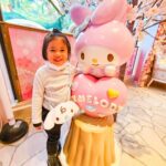 Isabel Oli Instagram – TBH, I was definitely the one who was really excited to go to this place kesa kay @featherprats 🤣🤣🤣 

#SanrioPuroland #Sanrio #TravelWithThePratties #PrattyTV Sanrio Puroland
