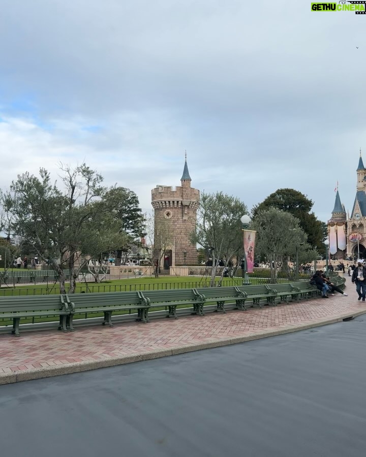 Isabel Oli Instagram - One of our happy places 🏰 #PrattyTV #TravelWithThePratties #Tokyo #Disneyland Tokyo Disneyland