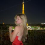 Isabella Tena Instagram - Paris, je te aime. 🥖❤️💋 Tour Eiffel