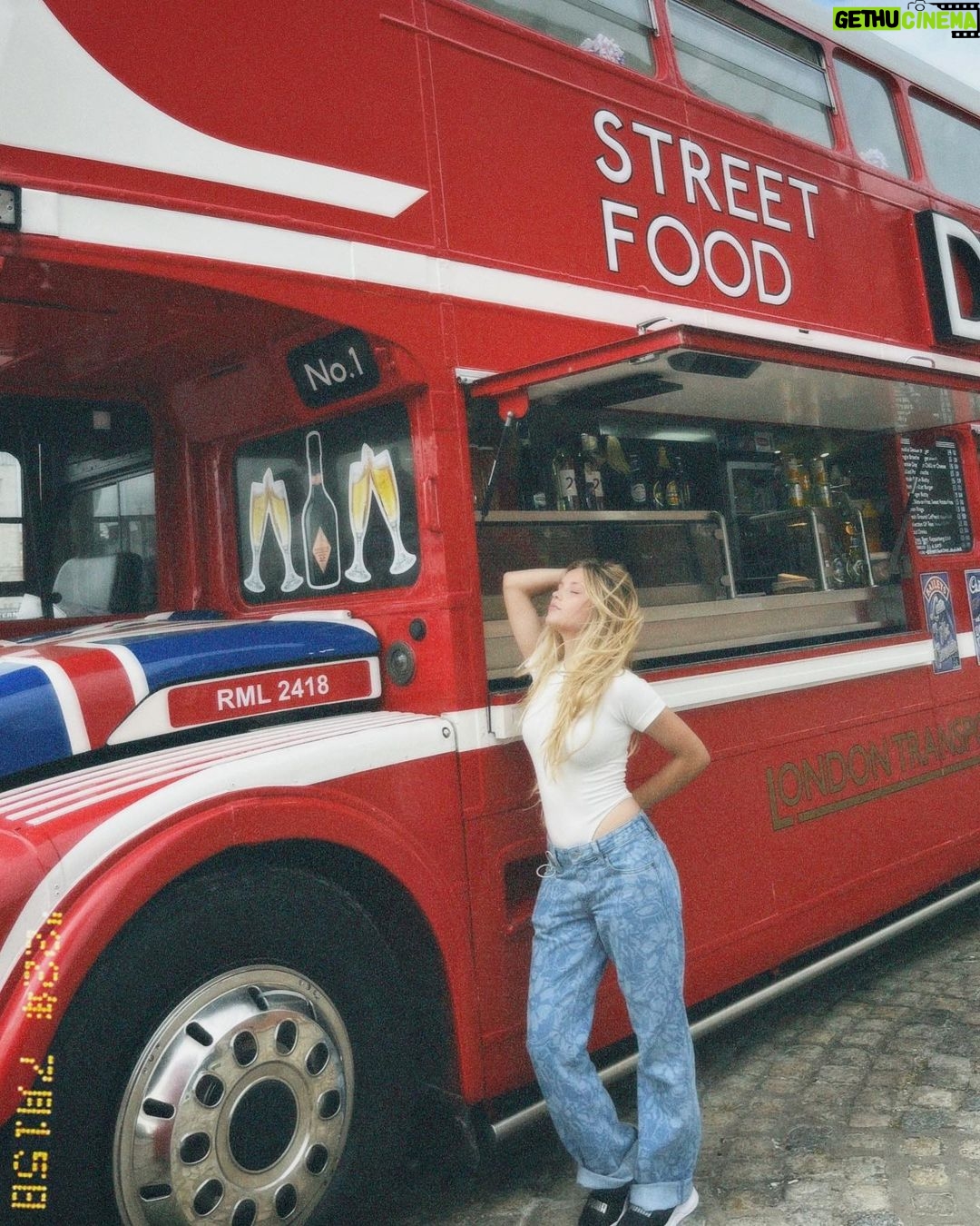 Isabella Tena Instagram - Mwha!💋 Liverpool, England ,UK