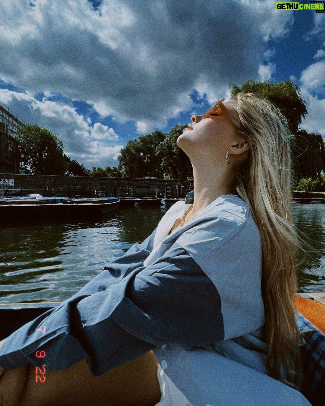 Isabella Tena Instagram - Cambridge - happy 🌥 Cambridge, United Kingdom