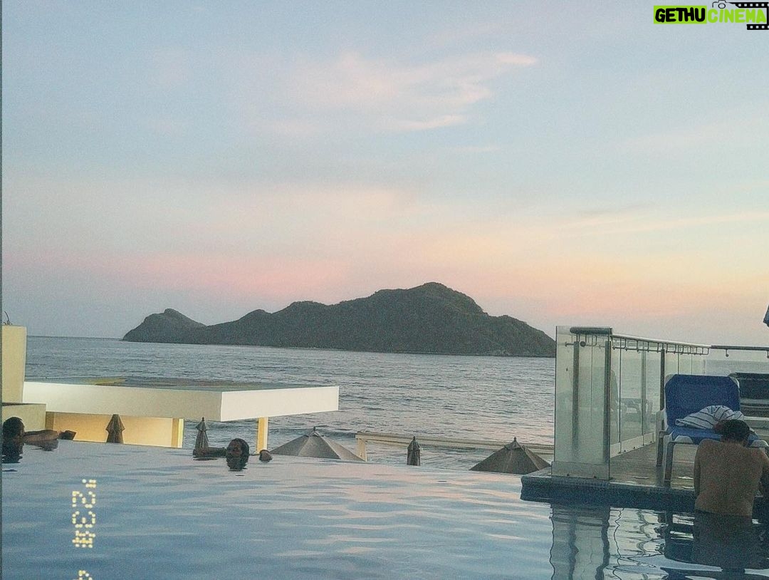 Isabella Tena Instagram - Mazatlán.✨🌊🐚👀☀️ Puerto Palma