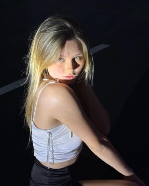 Isabella Tena Instagram - She got it and she knows she got it.
