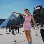 Isabella Tena Instagram - ¿What not to Louvre about Paris? Pyramide du Louvre