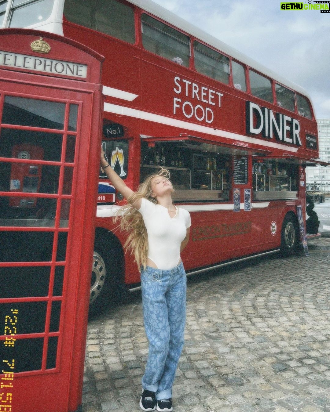 Isabella Tena Instagram - Mwha!💋 Liverpool, England ,UK