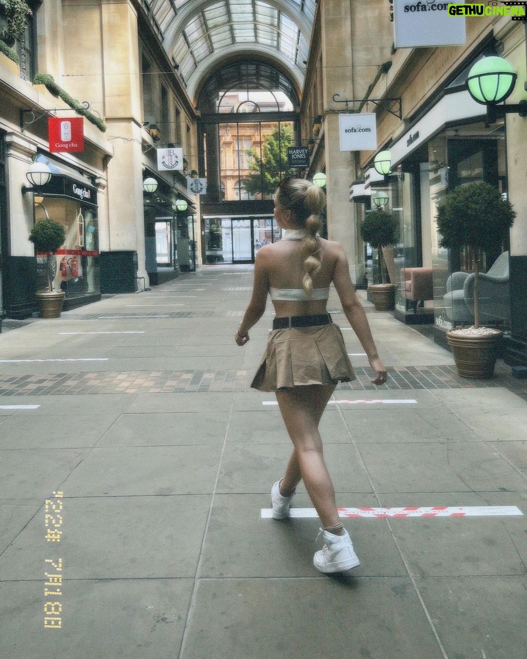 Isabella Tena Instagram - I stay close, hold steady.. Nottingham, United Kingdom