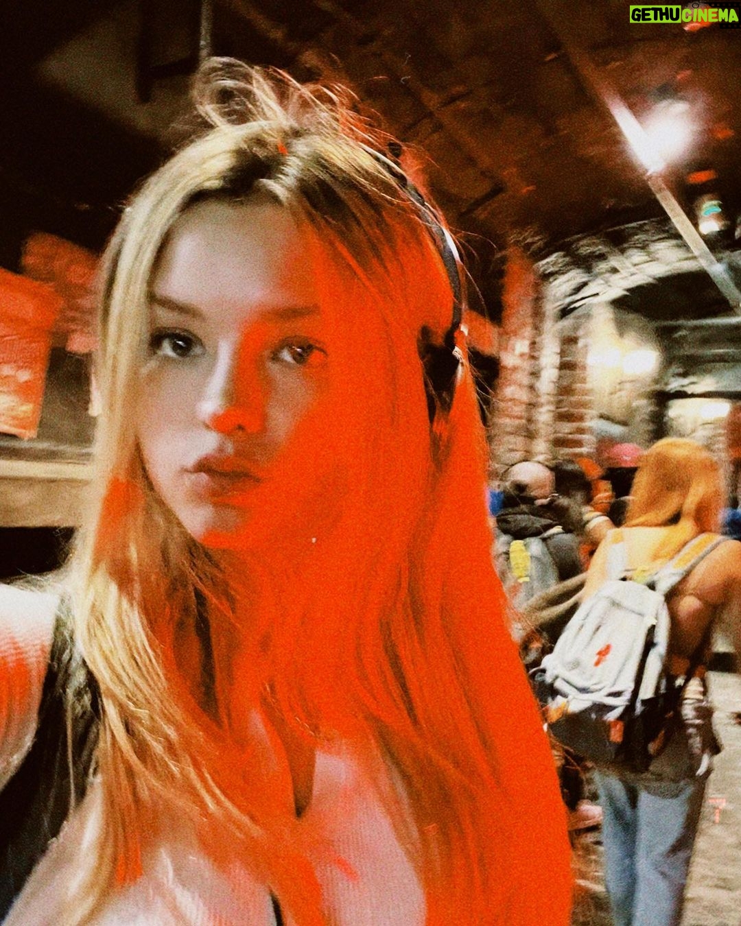 Isabella Tena Instagram - Leaving is easy with eyes closed. 🚨📍🚥❤️🔥 The Beatles Story