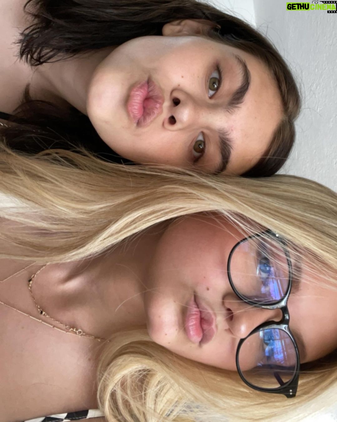 Isabella Tena Instagram - Happiest birthday !! Te amo @ana_tenan te amo con todo mi coraz贸n. (Sorpresita al final) 馃敒