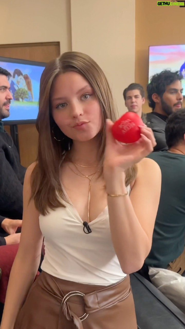 Isabella Tena Instagram - @elamornotienerecetaof hoyyyy!!! 8:30pm 🥰🥣