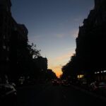 Isidora Vives Instagram - días bonitos✨🎭🎬🥰 -el after de los latin grammys @latingrammys -muchas clases en corazza con “imaginando hamlet”🎭 @estudiocorazza -foto con mi mami @caroconchamo -el cielo y la luna de Madrid -cantando con mis amigos @timo_musica @joaquina Estudio Corazza para la Actuación