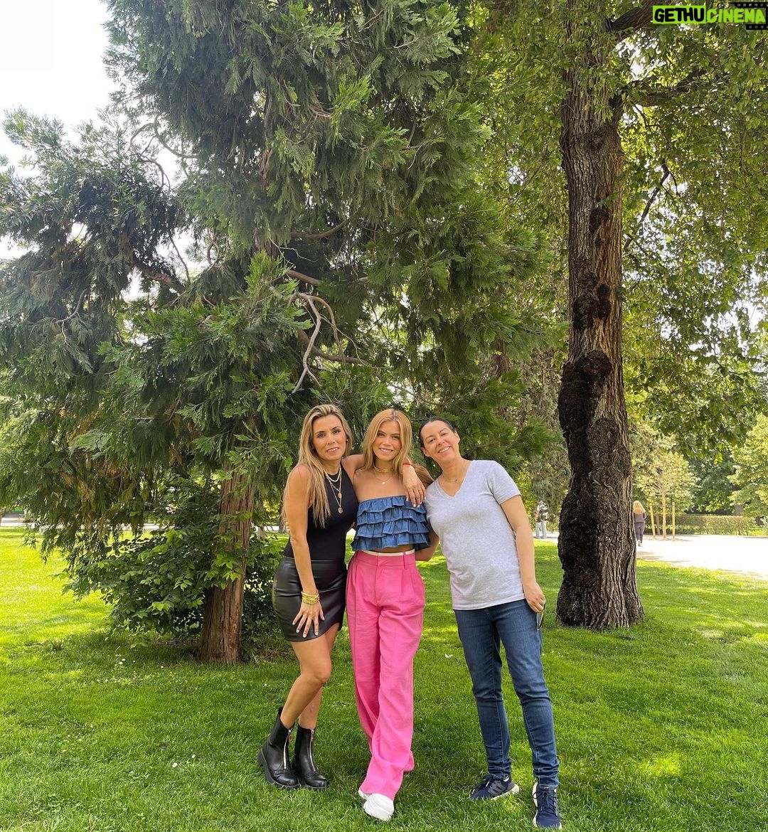 Isidora Vives Instagram - Madrid + grabar en Madrid= el mejor plan 😍 Madrid, España