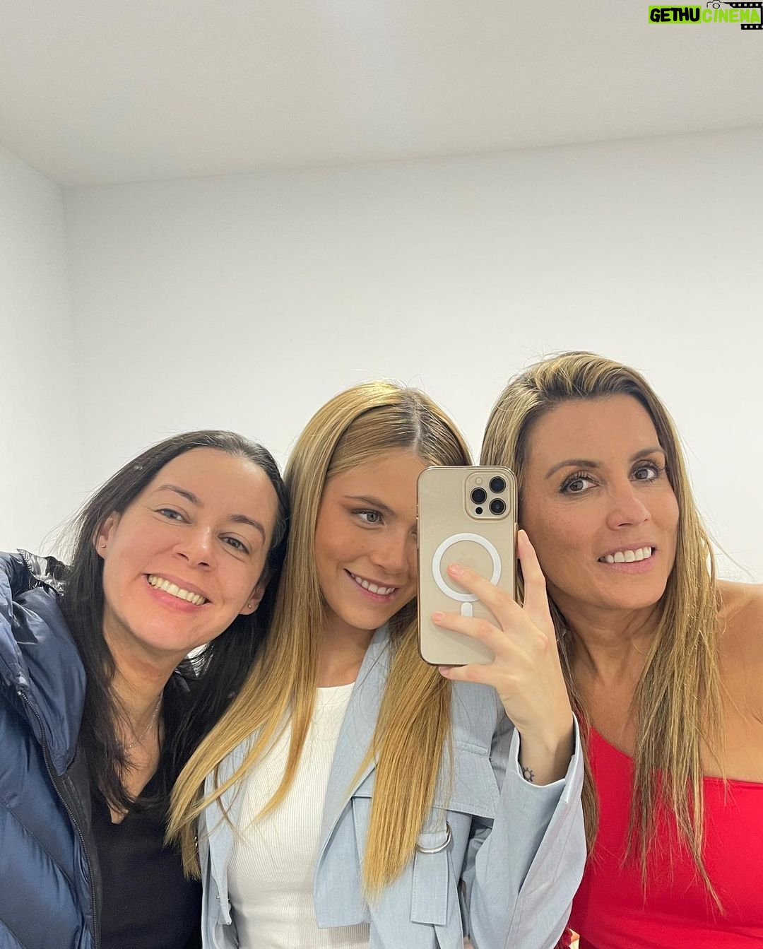 Isidora Vives Instagram - que lindo es grabar en Madrid🎥🤍 Madrid, España