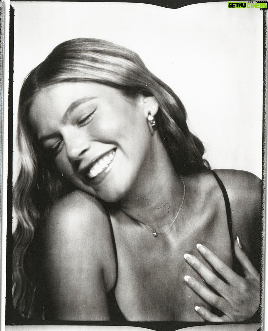 Isidora Vives Instagram - smilin:) Los Angeles, California