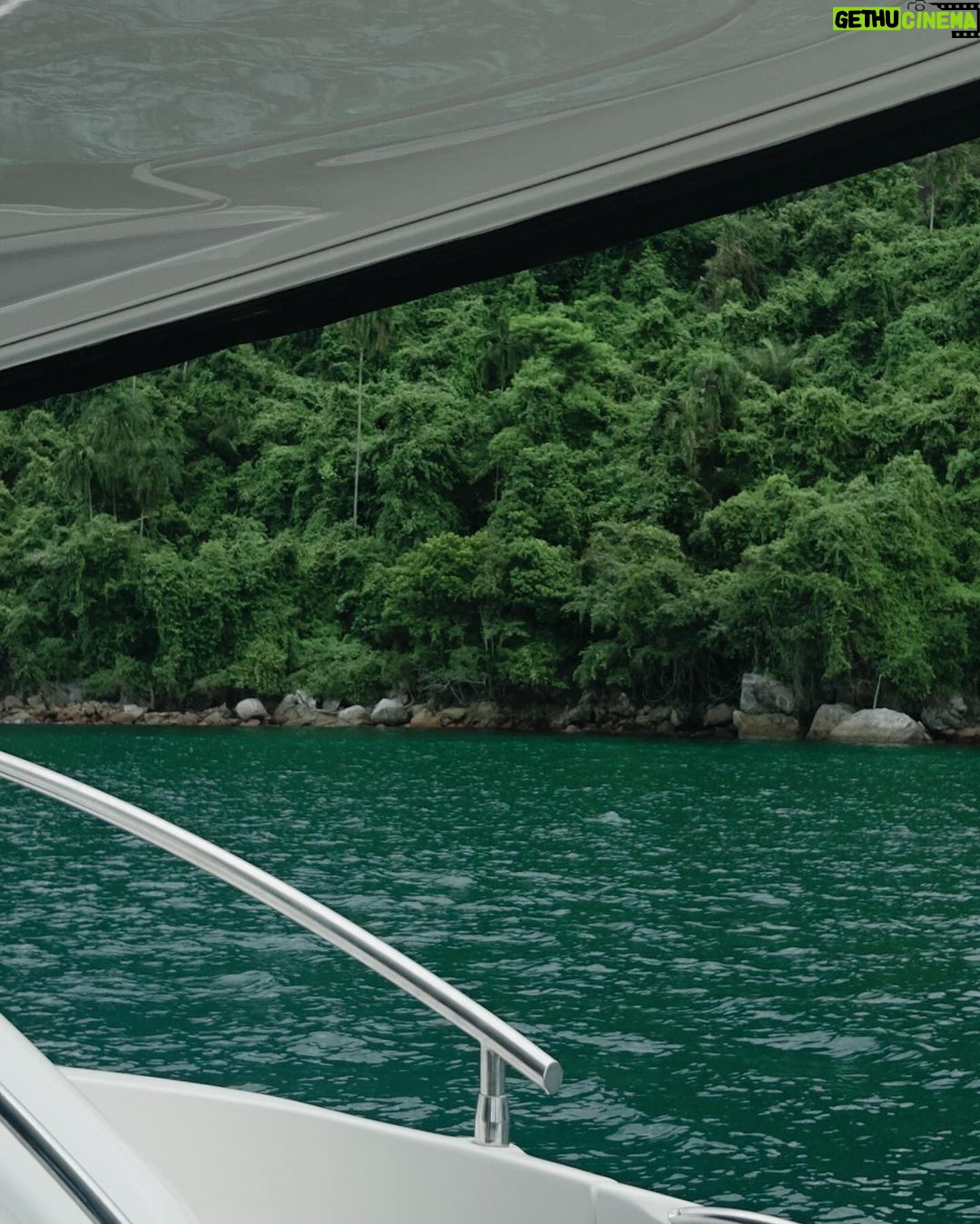 Júlia Gomes Instagram - Bim Bom, tudo de bom ☀️🩵🍒🍸 Angra dos Reis, Rio de Janeiro, Brasil