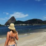 Júlia Gomes Instagram - Mate geladinho na praia 🩵 Rio de Janeiro, Rio de Janeiro