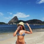 Júlia Gomes Instagram - Mate geladinho na praia 🩵 Rio de Janeiro, Rio de Janeiro