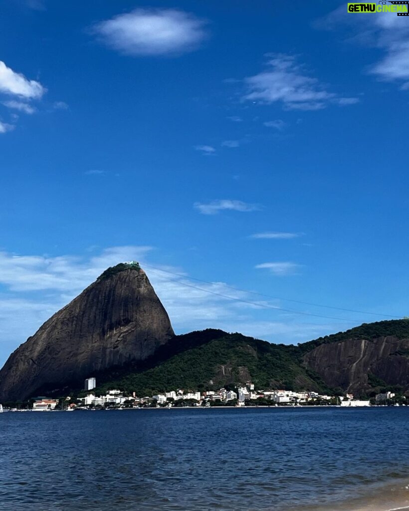 Júlia Gomes Instagram - Mate geladinho na praia 🩵 Rio de Janeiro, Rio de Janeiro