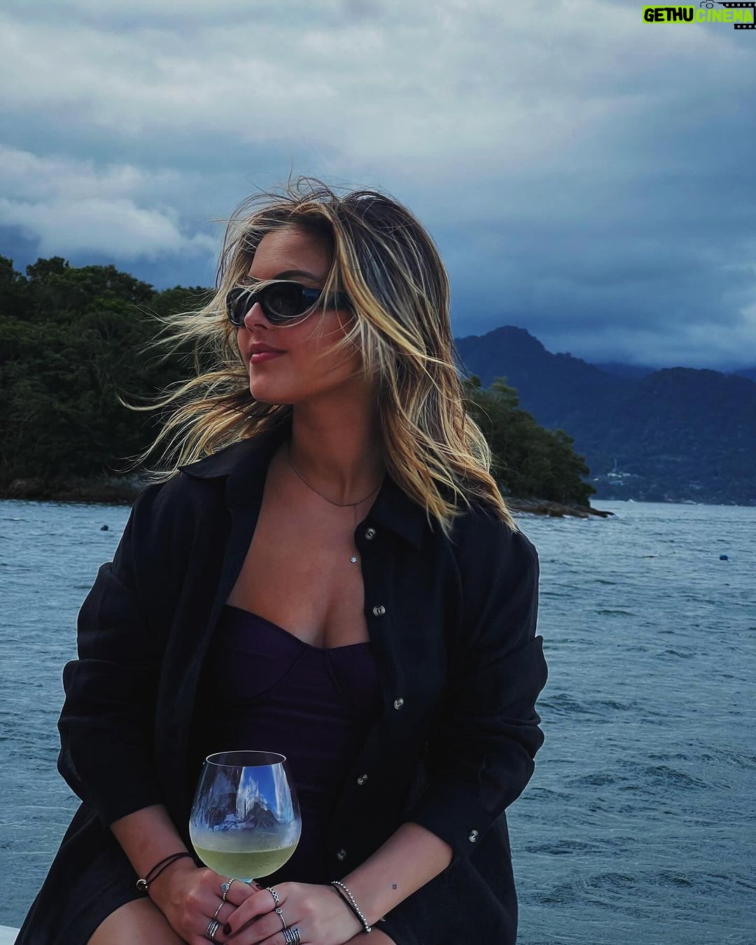 Júlia Gomes Instagram - Bim Bom, tudo de bom ☀️🩵🍒🍸 Angra dos Reis, Rio de Janeiro, Brasil