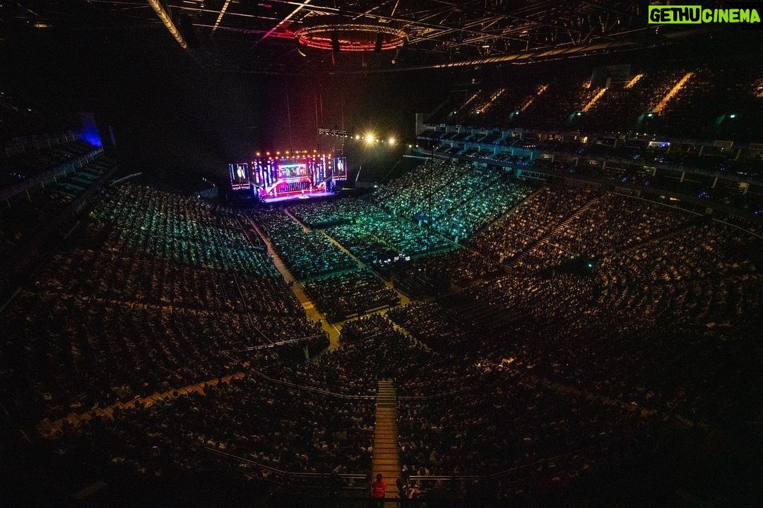 Jack Whitehall Instagram - Wow. Incredible first show. Had the filming crew in, sold out crowd of 17,000 people - although to be fair most of them where guest list as my mother invited every single person she’s ever met (old neighbours, people she was on boot camp with last week, my childhood nanny Miranda and Christopher Biggins) Not going to lie my bottom was flapping a bit before I walked on stage. We go again tonight 👊 (@hilarywhitehall only has 200 guests this evening) The O2