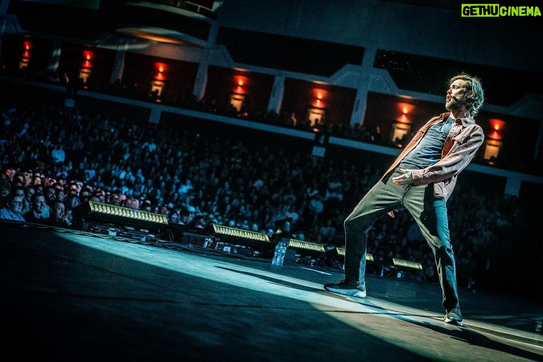 Jack Whitehall Instagram - Back at it! From Vegas to Cardiff. What jet lag!? First of three nights at the @cardiffinternationalarena Great crowd for a miserably cold and wet Tuesday night. ππ΄σ §σ ’σ ·σ ¬σ ³σ Ώ @andrew_takes_photos_ πΈ