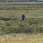 Jack Whitehall Instagram - If at first you don’t succeed. Try try and try again. Watch out @jamie.redknapp #golflife Brancaster, Norfolk