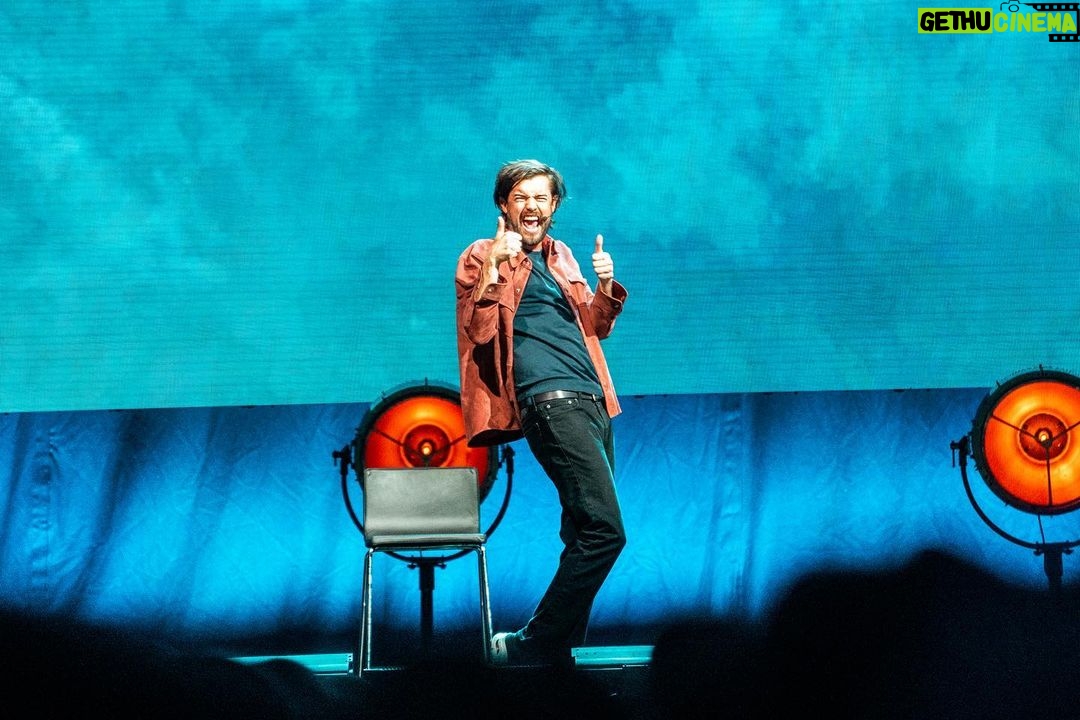 Jack Whitehall Instagram - Back at it! From Vegas to Cardiff. What jet lag!? First of three nights at the @cardiffinternationalarena Great crowd for a miserably cold and wet Tuesday night. ππ΄σ §σ ’σ ·σ ¬σ ³σ Ώ @andrew_takes_photos_ πΈ
