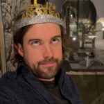 Jack Whitehall Instagram - All the couples in the restaurant handed New Years accessories. But my head is so massive @roxyhorner has to wear the top hat and I have to wear the tiara. Let’s start 2024 with some light humiliation. Happy New Year my loves ❤️