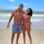 Jakelyne Oliveira Instagram - Aaaaah maninho, como eu te amo, hoje é seu aniverio e eu peço a Deus que siga te abençoando, te protegendo e te guiando. Eu tenho muito orgulho do homem que você é, orgulho do seu coração, da sua bondade e do seu amor. Você com seus quase 2metros de altura, transborda amor da cabeça aos pés, ahahah. Eu te amo muitooooooo, muito mesmo e desejo que esse ano novo seja O ANO da sua vida, de muitas conquistas, bençãos, VITÓRIAS, amor, saúde e paz. Feliz aniversário maninhooooo 🎂🥳♥️ @maxwellolivera