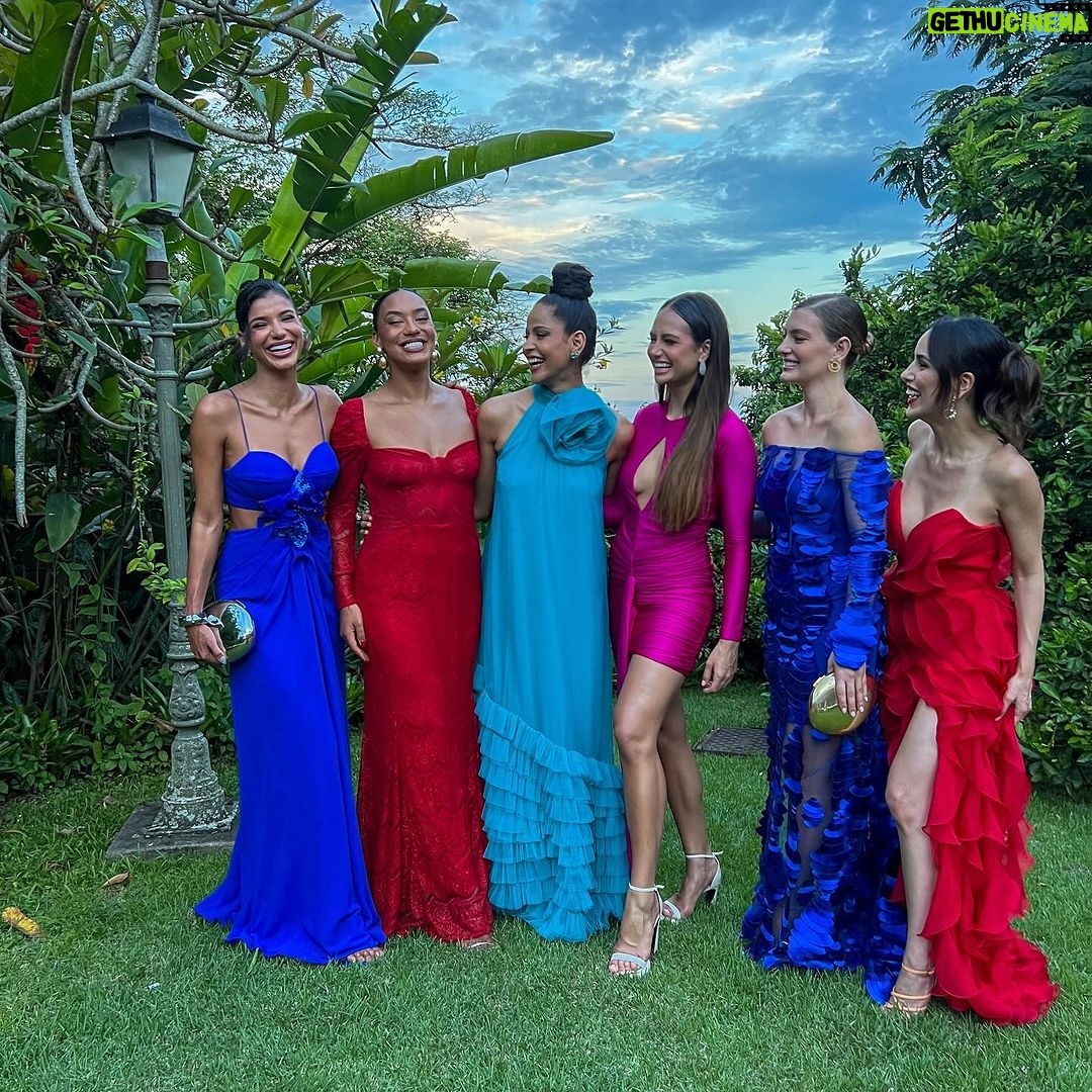 Jakelyne Oliveira Instagram - Como é lindo ver o amor transbordando pelo olhar e sorriso de vocês @juliahorta @joaobeck . Chuva de bençãos e felicidade nessa união linda!! 💍♥️ Rio de Janeiro, Rio de Janeiro