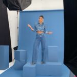 Jakelyne Oliveira Instagram - Bastidores dessa campanha super especial - a primeira com o mozão @mariano - para @flordelis & @dlzoficial. Contamos com uma equipe incrível e o resultado não poderia ser outro, ficou demais! Em maio/24, vocês poderão conferir a campanha completa 💙 Balneário Camboriú