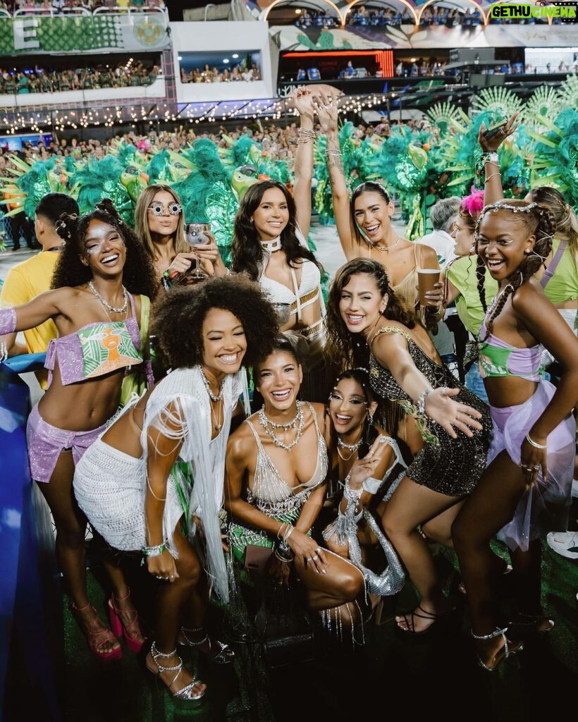 Jakelyne Oliveira Instagram - Finalizando as postagens do Pandora in Rio, obrigada @theofficialpandora por proporcionar um carnaval único e inesquecível, amei cada segundo dessa experiência 😮‍💨🩷. #RiodeJaneiro Rio de Janeiro, Rio de Janeiro