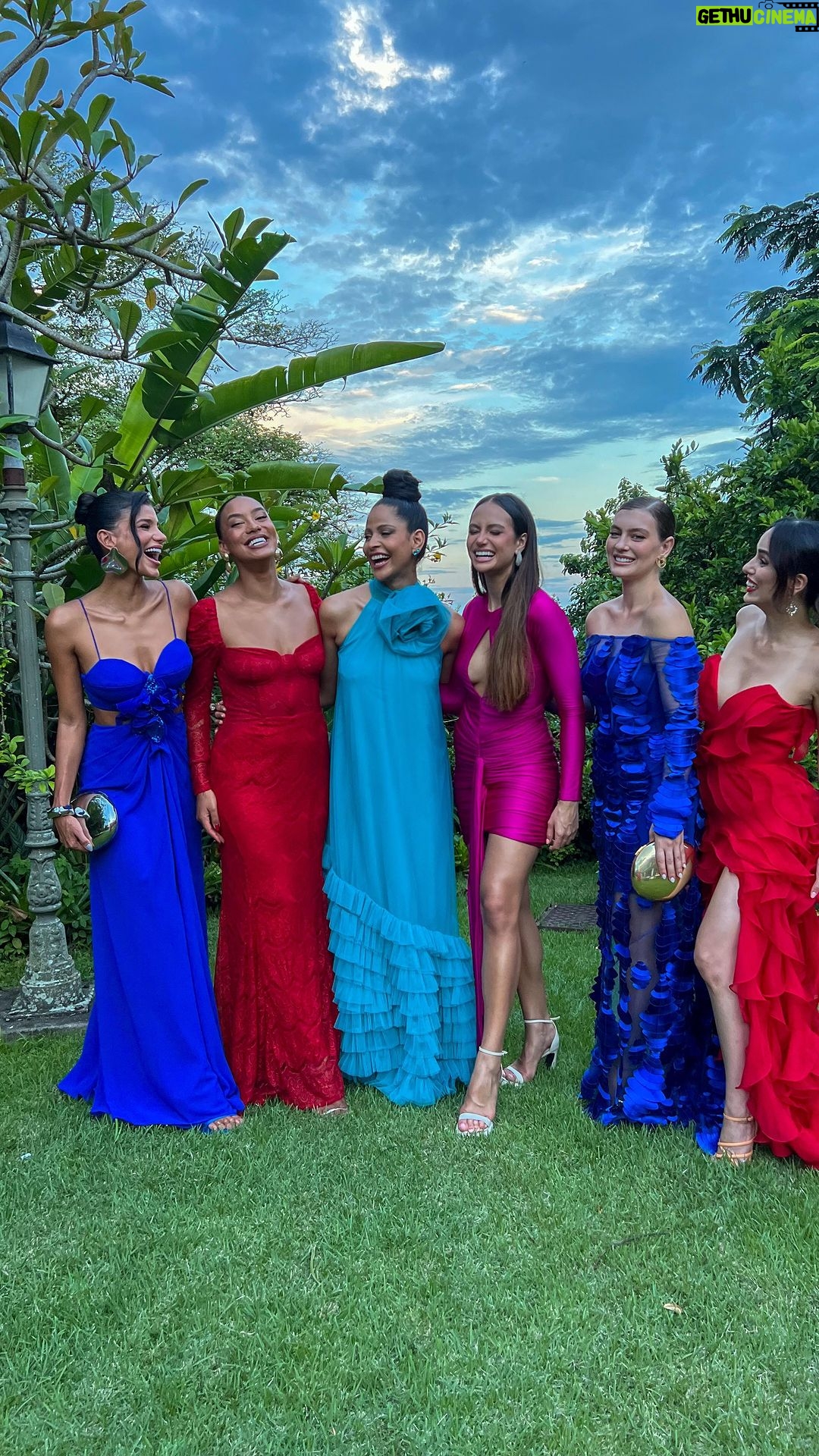 Jakelyne Oliveira Instagram - Nós somos misses e é claro que não íamos ficar de fora da #trend 😂 👑✨ Rio de Janeiro, Rio de Janeiro
