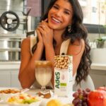 Jakelyne Oliveira Instagram - Aqui em casa, somos totalmente adeptos das atitudes de serviço, e para continuar as celebrações do nosso noivado, decidi preparar um brunch especial com a linha Ades Barista da @adesbrasil. Deixei tudo caprichado e saboroso para aproveitarmos juntinhos. Vocês também amam criar momentinhos assim? 🥰 #Publi #Ades #adesbarista