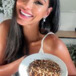 Jakelyne Oliveira Instagram - Granola na Airfryer, isso mesmo na Airfryeeer, vcs já fizeram essa receita? Pq assim, eu nunca tinha nem ouvi falar sobre! Hahaha Inclusive, qual a receita mais diferente vocês já fizeram na airfryer? Deixem nos comentários ♥️ #receita #airfryer Rondonópolis, Brazil