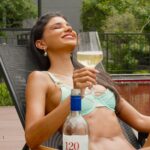 Jakelyne Oliveira Instagram - Que delícia, o verão chegando e pra refrescar, a @120santaritacl acabou de lançar o Vinho 120 Delight que é perfeito pra consumir nessa época, né? Aqui em casa já estamos abastecidos e por aí? 🍷 #vinhoschilenos #120Delight #120Razões #publicidade